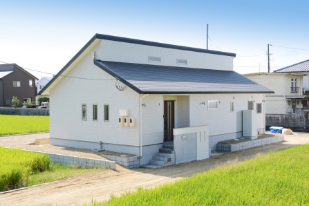 広々空間と抜群の収納力 ウッドデッキ付き平屋住宅 ヘルシーホーム 岡山で土地探しからの家づくり